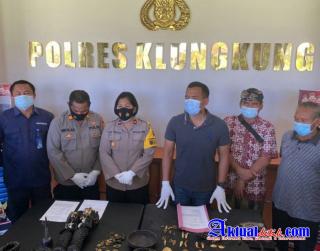 Menggali Anak Pisang Malah Mendapat Brangkas