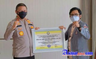 Lagi, Kapolda Riau Terima Dua Penghargaan dari Badan Eksekutif Mahasiswa Se-Riau