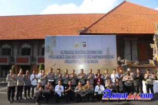 Sambut Hari Raya Nyepi dan Hari Raya Idul Fitri, Kapolda Bali Berikan Bingkisan kepada PNPP Polda Ba