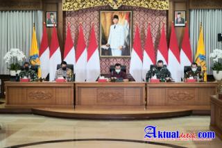 Kasdam IX/Udayana Bersama Forkopimda Bali Ikuti Rakor Penegakan Disiplin dan Prokes