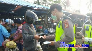 Polres Gianyar Dan Instansi Terkait Sasar Pasar Samplangan, Beri Himbauan Prokes
