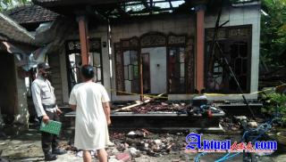 Satu Rumah Beserta isinya Ludes di Lalap Si Jago Merah Pemilik Rugi 250 Juta