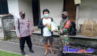PPKM Selesai atau Tidak, Bhabinkamtibmas Terus Salurkan Sembako Kepada Masyarakat