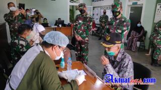 Danrem 045/Gaya Meninjau Pelaksanaan Vaksinasi untuk Purnawirawan