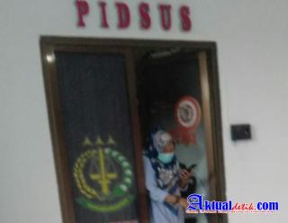 Ketua Bidang Internal Audit KONI Bengkalis Menghindar Dari Kejaran Wartawan