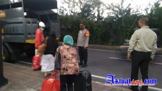Penjemputan 11 Warga Isoman di Wilayah Payangan Dikawal Ketat