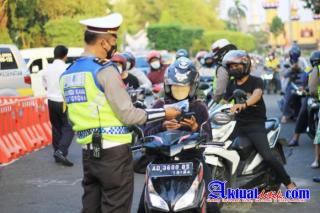 Laksanakan Ops Patuh Candi 2021, Satlantas Polrestabes Semarang Gelar Razia Vaksin 