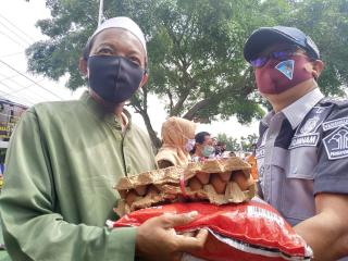Kanwil Kumham Riau, Lucky, Buka Acara Pembagian Sembako Dan Masker Di Lapas