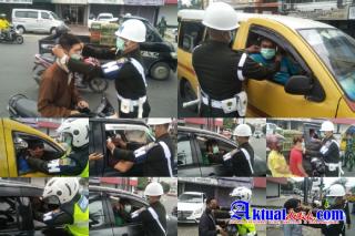 Dandenpom I/5 Bersama Anggota Bagikan Ratusan Masker Pada Pengguna Jalan