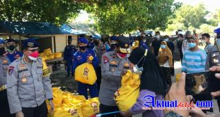 Alumni Akpol 93 Pesat Gatra Salurkan Bantuan Paket Sembako Bagi Warga Kampung Bugis Serangan