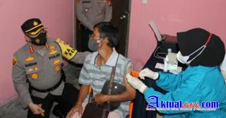 Kapolresta Pekanbaru Kunjungi Pelaksanaan Vaksinasi Covid-19 Massal di Mapolsek Rumbai