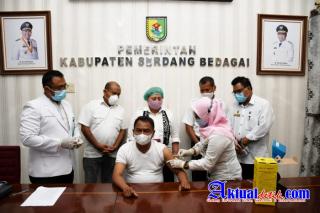 Darma Wijaya Orang Pertama Vaksin di Sergai