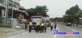 Polres Gianyar Pantau Arus Balik di Pos Penyekatan Ketewel