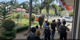 Bupati Kuansing Dan Ajudannya di OTT KPK, Begini Sebut KPK