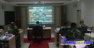 Jelang Pelaksanaan Vaksinasi, Pangdam IX/Udayana Ikuti Vidcon dengan Kasad