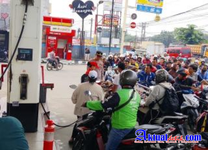 Antrean Isi BBM Mengular, Polresta Deli Serdang Lakukan Pengamanan dan Pengaturan jalur Tiap SPBU