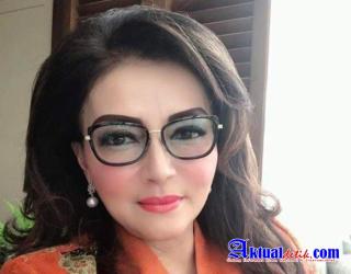 Bupati Tetty, Manfaatkan Medsos Untuk Dukung Adiknya Hadapi Masalah