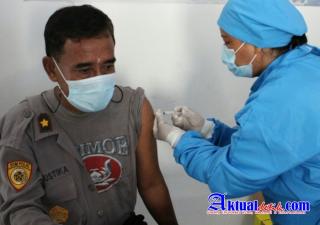 Personil Polres Klungkung Terima Vaksinasi Tahap ll
