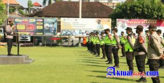 Wujudkan Kabupaten Gianyar Zona Hijau dari Covid - 19, Kapolres Gianyar Pimpin Apel PPKM Skala Mikro