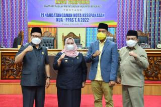 Bupati Bengkalis Kasmarni Tandatangani Nota KUA PPAS APBD Tahun 2022