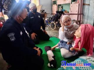 Kasat Reskrim Polres Sergai Sambangi Kediaman Rizqy Penderita Hidrosefalus