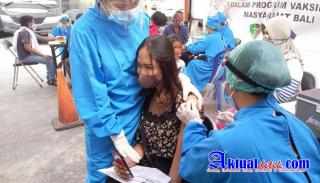 Kewalahan Dalam Melayani, Gerai Vaksinasi di Polres Gianyar Semakin Diminati Masyarakat