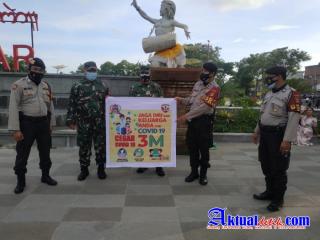 Tim Satgas Yustisi Giat Pemantauan Pengunjung di Tempat Umum Alun Alun Gianyar