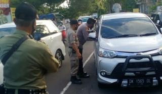Hindari Pemudik Lolos, Personil Polres Klungkung Perketat Pemeriksaan di Pos Sekat Larangan Mudik