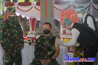 Kasdam IX/Udayana Bersama Forkopimda Bali Terima Suntikan Vaksin Tahap Kedua