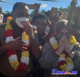 Lewatan Bupati Halsel di Desa Orimakurunga Disambut Meriah