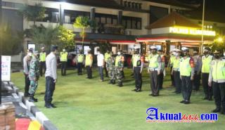 Tni-Polri Melaksanakan Patroli Gabungan Skala Besar dan Bagikan Sembako