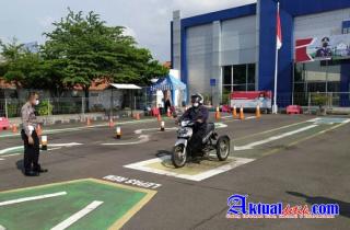Satlantas Polrestabes Semarang Gelar Pelatihan Uji Praktik SIM D Untuk Komunitas Difabel