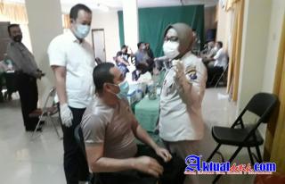 Kapolsek Medan Helvetia Menerima Suntikan Vaksin Covid-19, Penyelamat Negara Dari Ancaman Penularan 