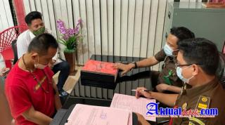 Penyerahan Tersangka dan Barang Bukti Korupsi Mantan Pimpinan Cabang BRI Pangkalpinang